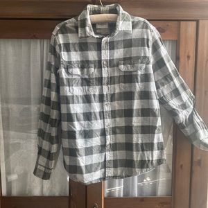 Goodfellow checked button up flannel shirt. Green/gray Size medium. Good cond.